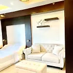 Cozy Studio Near Eastwood Qc